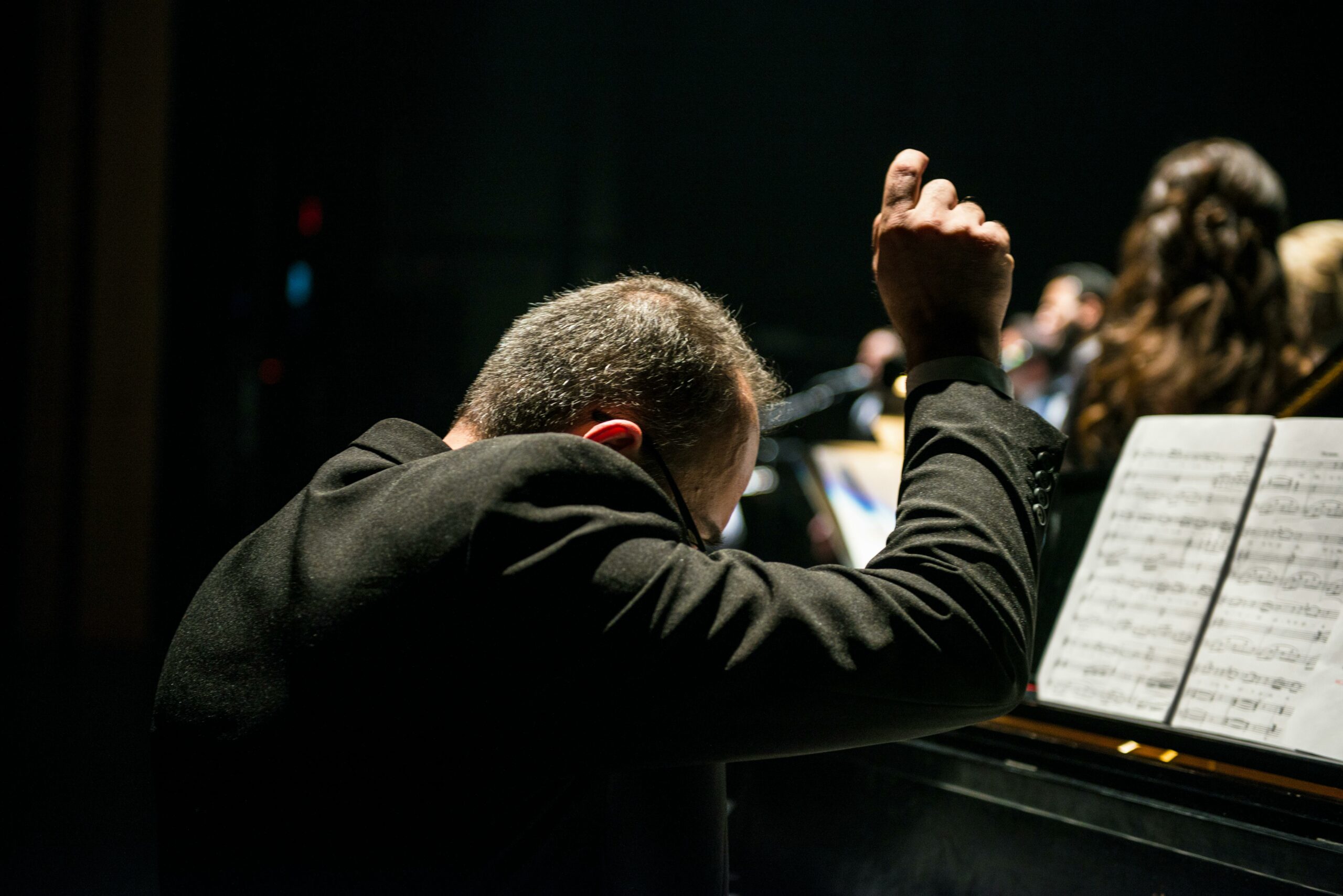 When the Brainās Orchestra Falls Out of Tune: A New Map of Huntingtonās Disease Progression